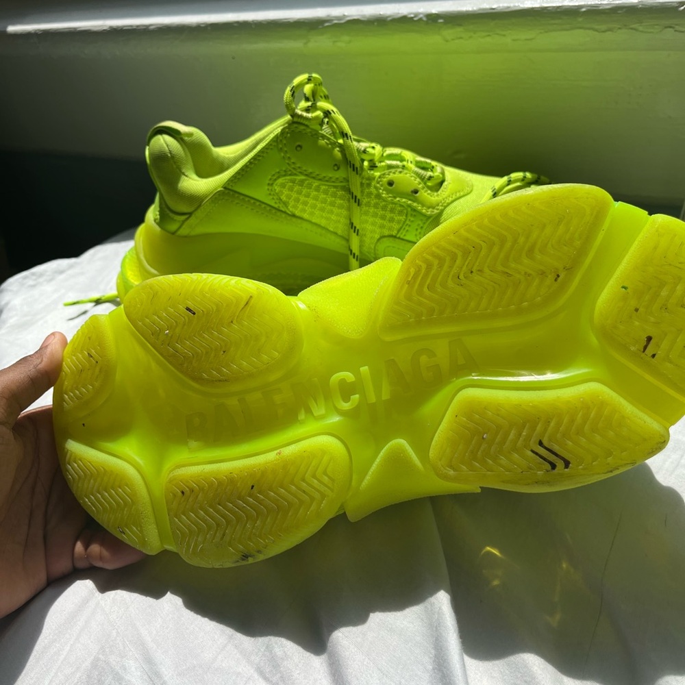 Balenciaga neon green sneakers💚💚 - Picture 4 of 5